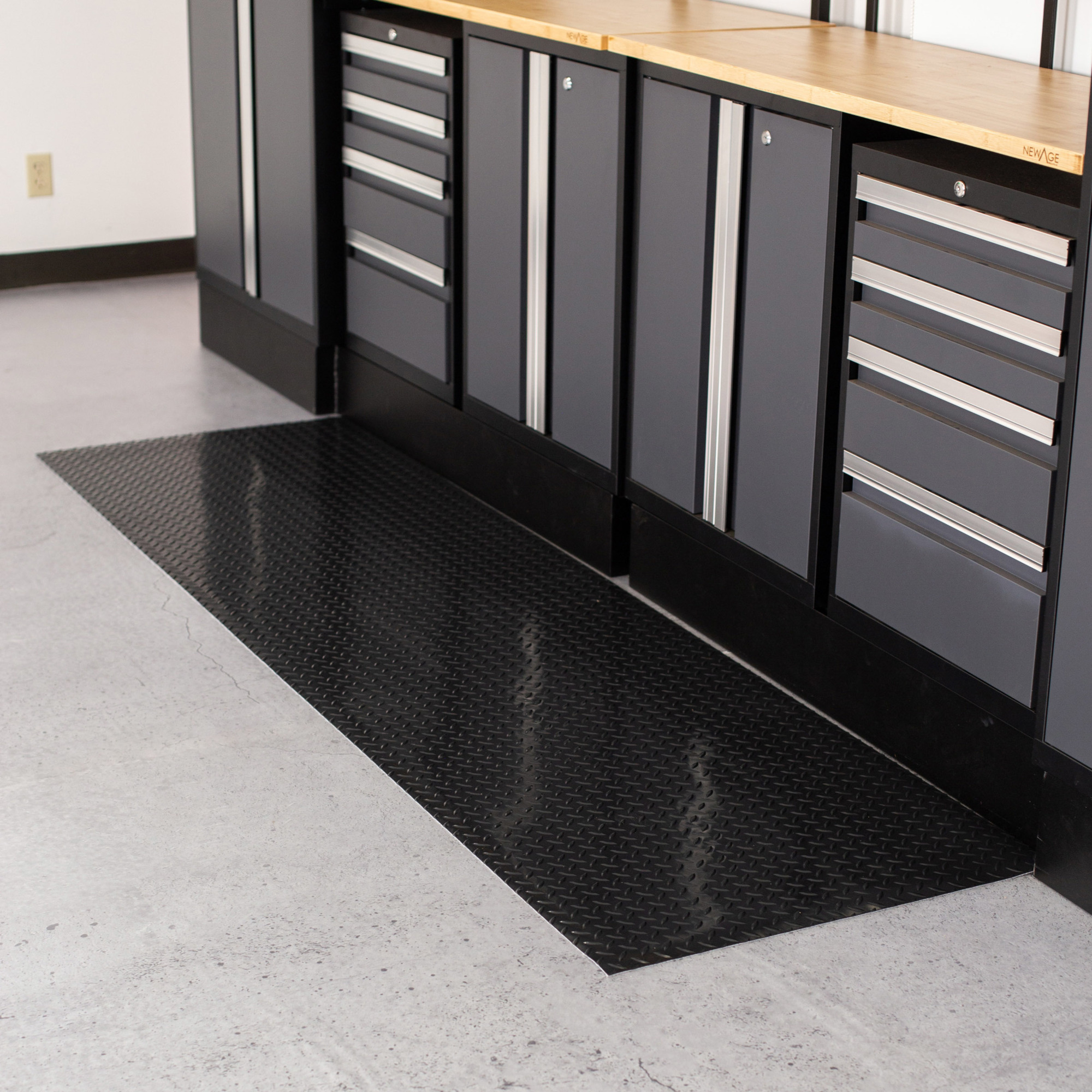 G-Floor, Vinyl Performance Floor Runner, Coverage Area 18 ft², Model# WGRUN75DT2796MB